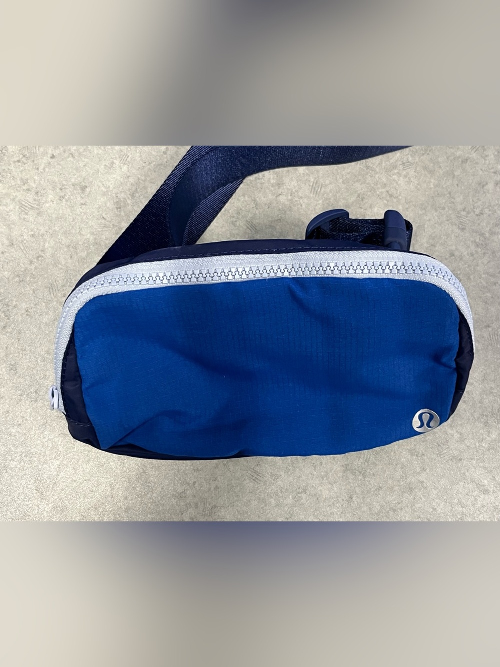 Lululemon Everywhere Belt Bag 1L Symphony Blue/Night Sea - Picture 2 of 6
